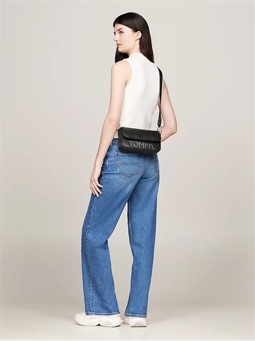 TJW BOLD ELONGATED FLAP CROSS. TOMMY HILFIGER | AW0AW16258/BDS